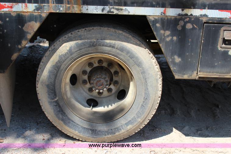 image for item I1532 2003 Ford F650 Super Duty service truck