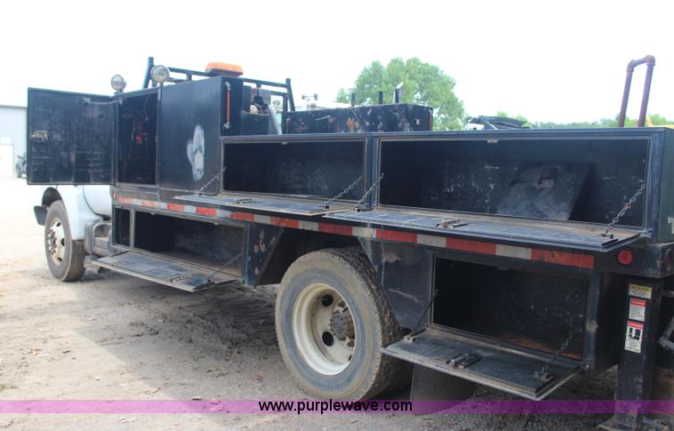 image for item I1532 2003 Ford F650 Super Duty service truck
