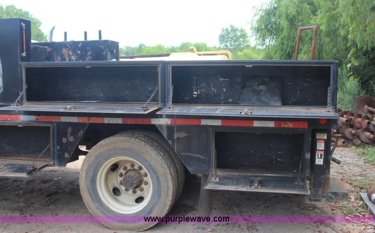 image for item I1532 2003 Ford F650 Super Duty service truck