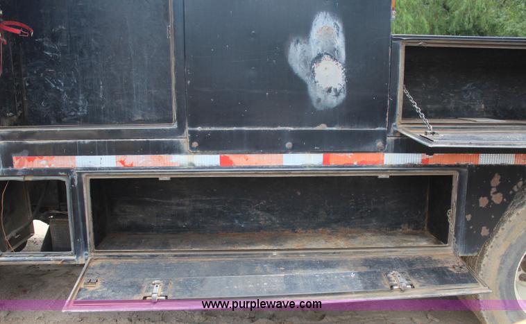 image for item I1532 2003 Ford F650 Super Duty service truck