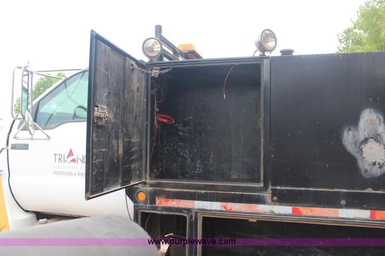 image for item I1532 2003 Ford F650 Super Duty service truck