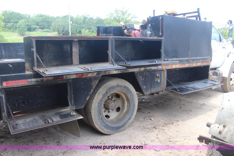 image for item I1532 2003 Ford F650 Super Duty service truck