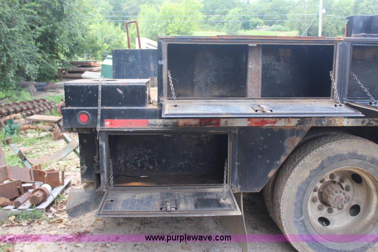 image for item I1532 2003 Ford F650 Super Duty service truck