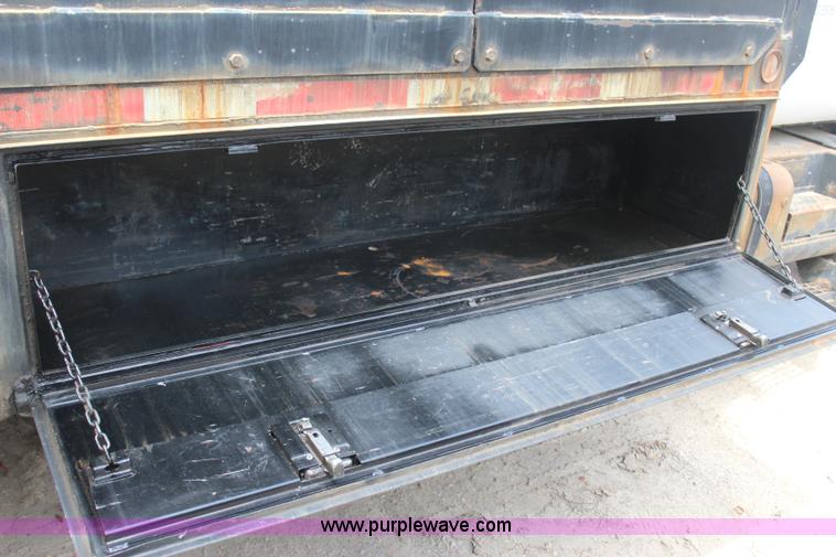 image for item I1532 2003 Ford F650 Super Duty service truck