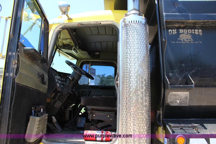 image for item I1534 1996 Peterbilt 379 dump truck