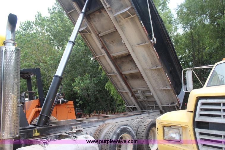 image for item I1534 1996 Peterbilt 379 dump truck