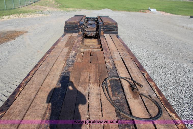 image for item I1590 2007 Etnyre Blackhawk lowboy trailer