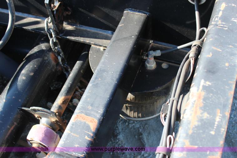 image for item I1590 2007 Etnyre Blackhawk lowboy trailer