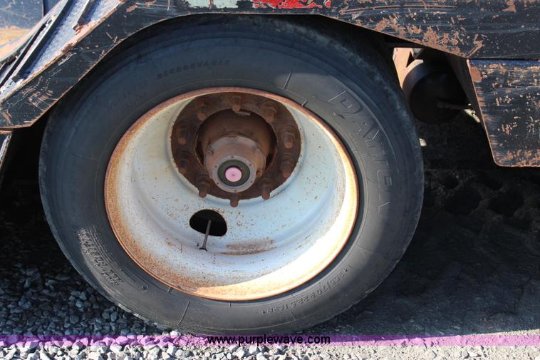 image for item I1590 2007 Etnyre Blackhawk lowboy trailer