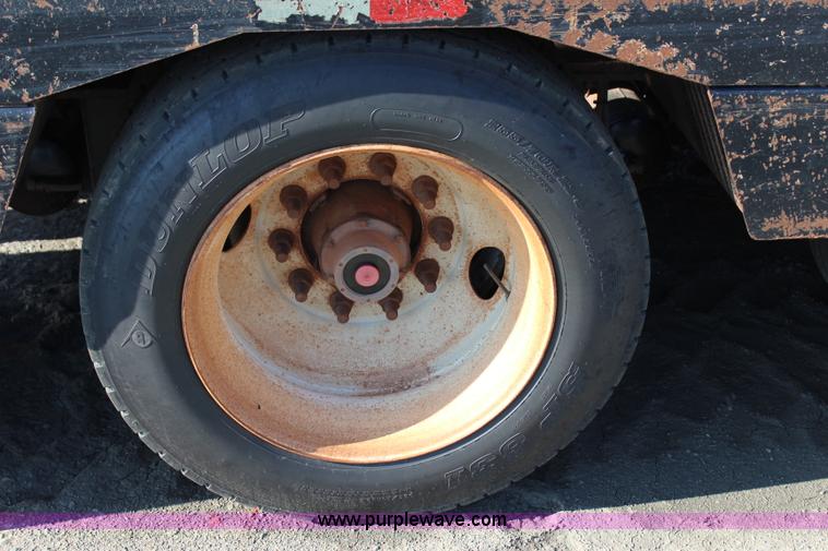 image for item I1590 2007 Etnyre Blackhawk lowboy trailer