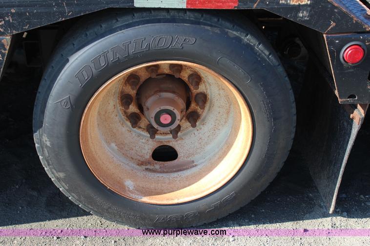 image for item I1590 2007 Etnyre Blackhawk lowboy trailer