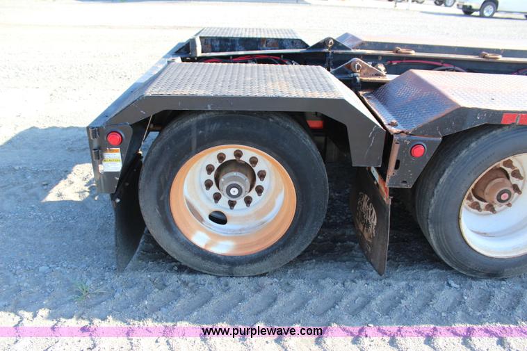 image for item I1590 2007 Etnyre Blackhawk lowboy trailer