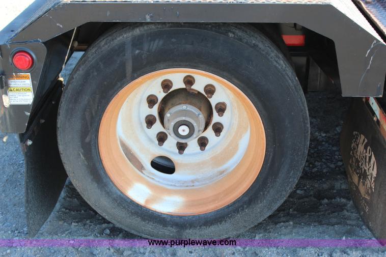 image for item I1590 2007 Etnyre Blackhawk lowboy trailer