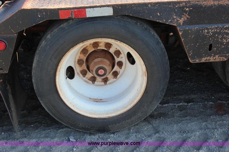 image for item I1590 2007 Etnyre Blackhawk lowboy trailer