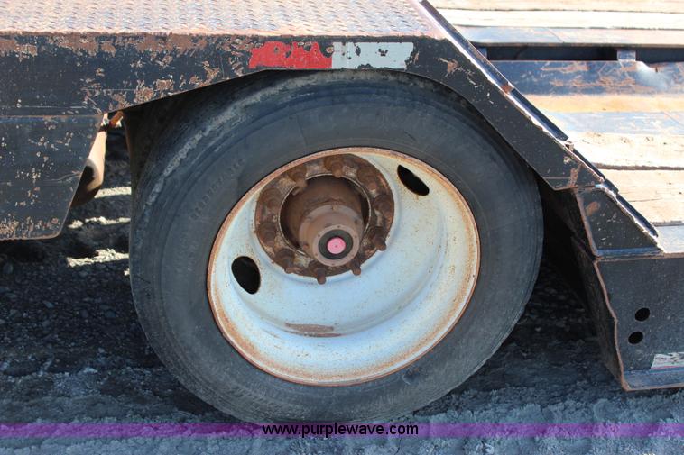 image for item I1590 2007 Etnyre Blackhawk lowboy trailer