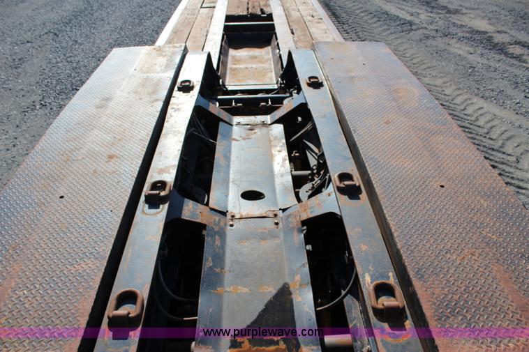 image for item I1590 2007 Etnyre Blackhawk lowboy trailer