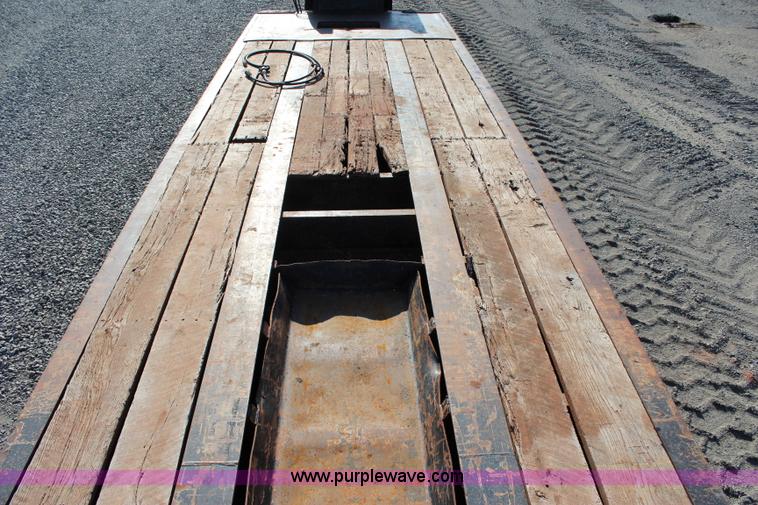 image for item I1590 2007 Etnyre Blackhawk lowboy trailer