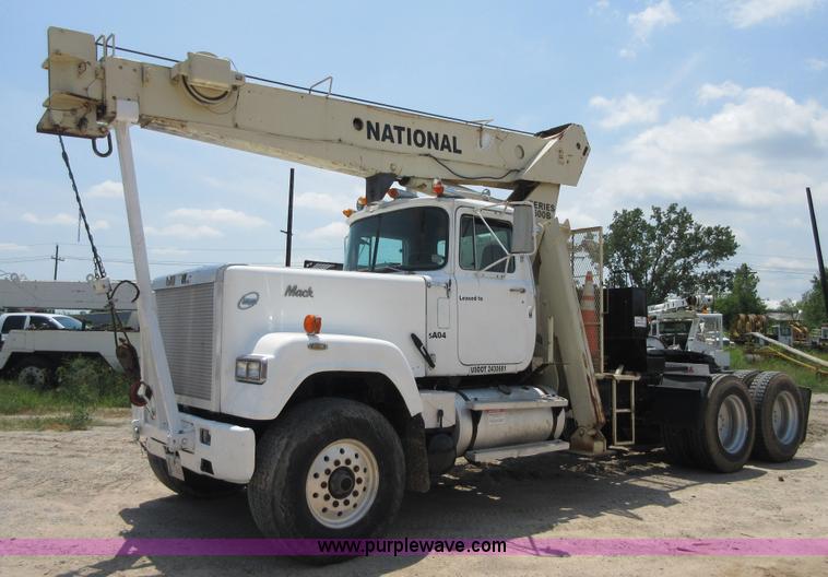image for item I2023 1989 Mack RW713 crane truck