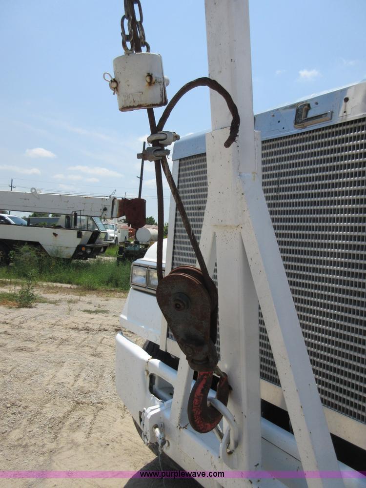 image for item I2023 1989 Mack RW713 crane truck