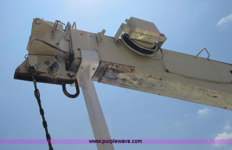 image for item I2023 1989 Mack RW713 crane truck