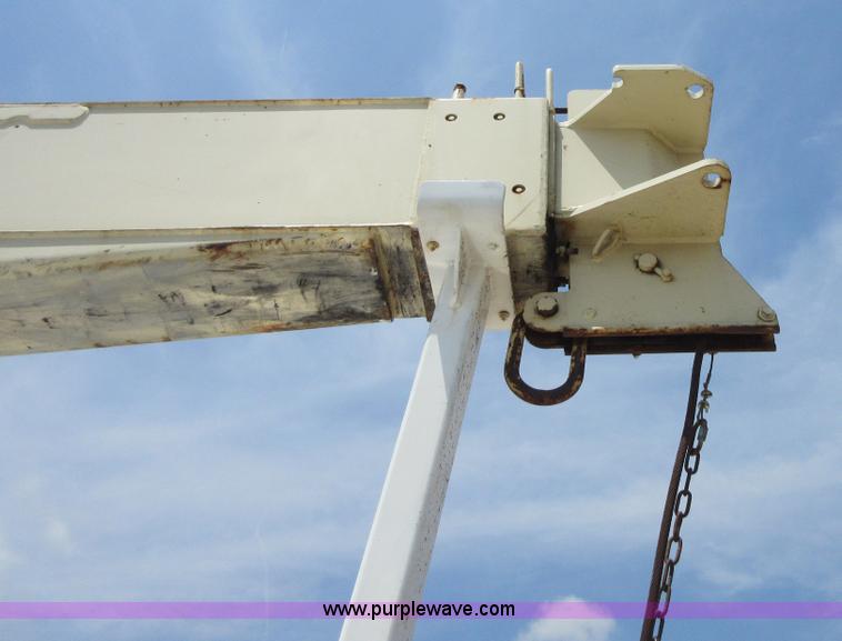 image for item I2023 1989 Mack RW713 crane truck