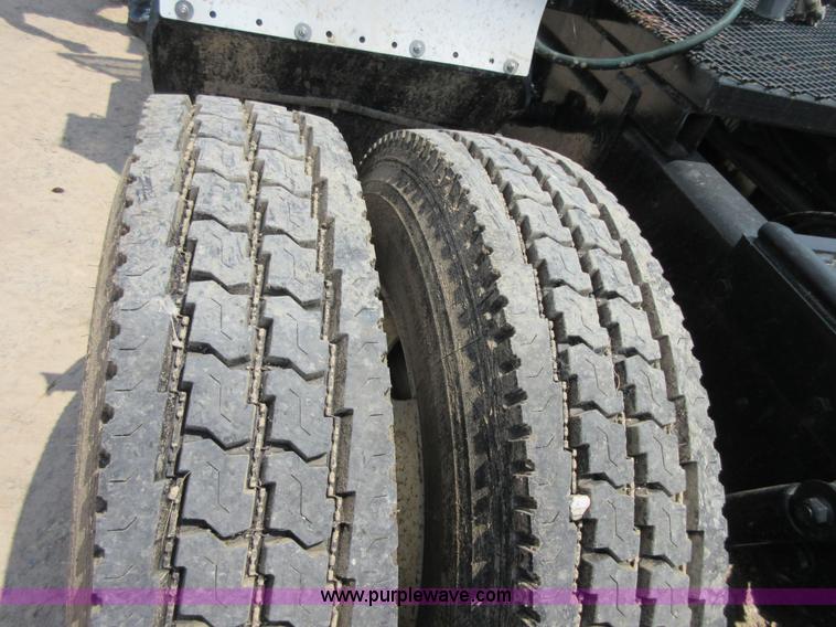 image for item I2023 1989 Mack RW713 crane truck