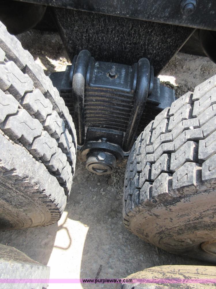 image for item I2023 1989 Mack RW713 crane truck