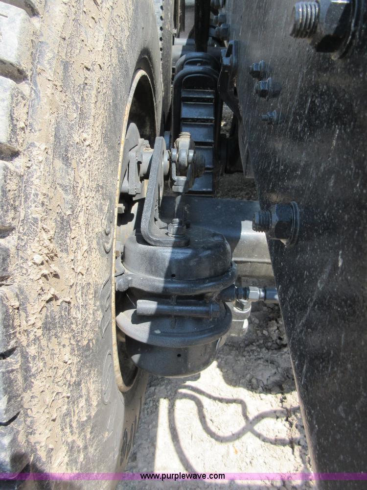 image for item I2023 1989 Mack RW713 crane truck