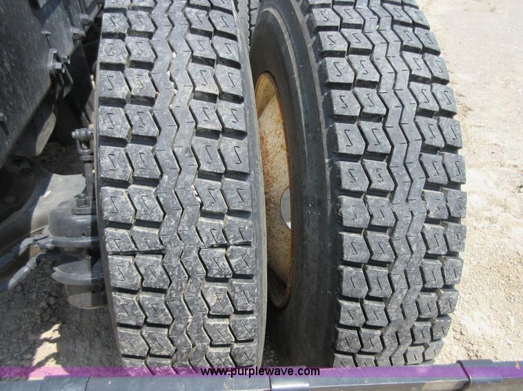 image for item I2023 1989 Mack RW713 crane truck