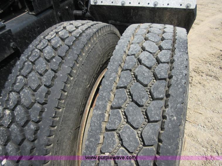 image for item I2023 1989 Mack RW713 crane truck