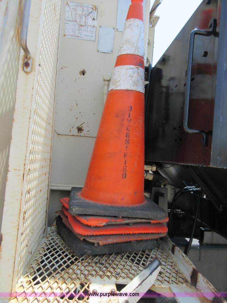 image for item I2023 1989 Mack RW713 crane truck