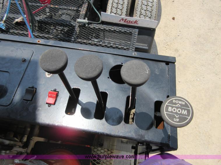 image for item I2023 1989 Mack RW713 crane truck