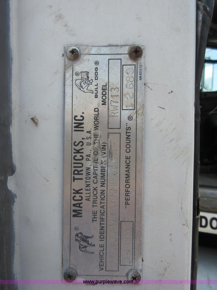 image for item I2023 1989 Mack RW713 crane truck