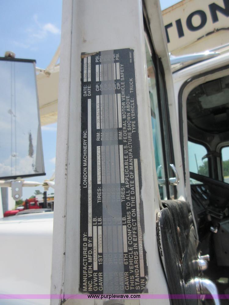 image for item I2023 1989 Mack RW713 crane truck