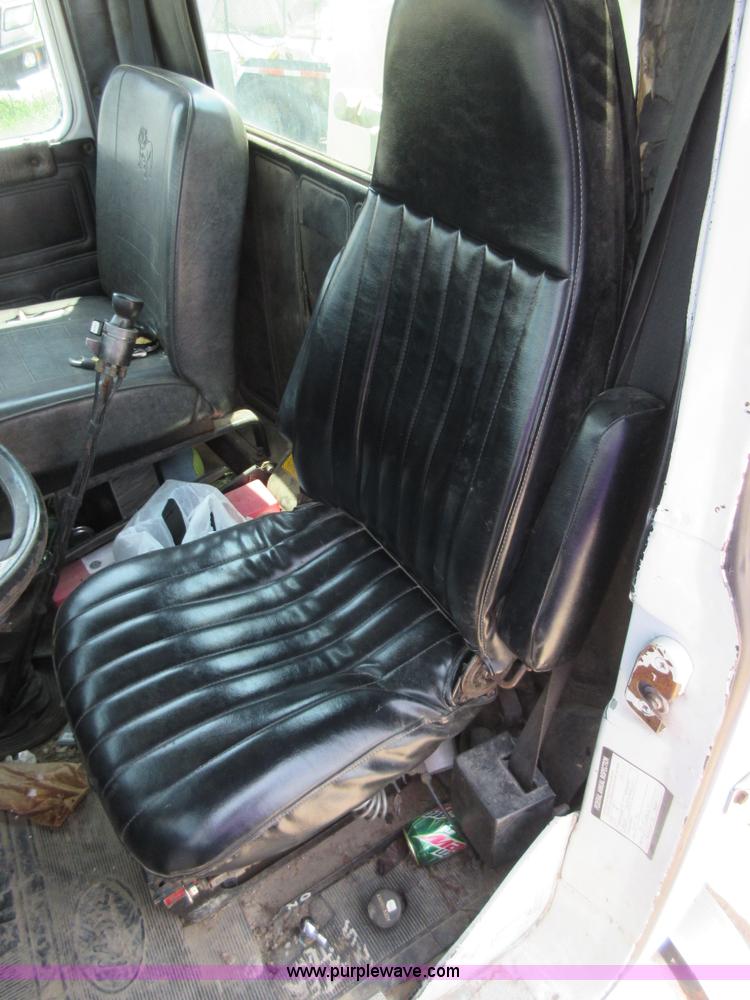 image for item I2023 1989 Mack RW713 crane truck