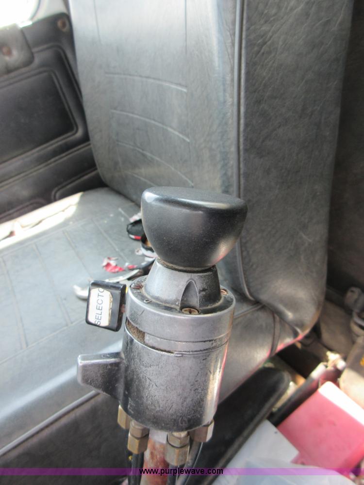 image for item I2023 1989 Mack RW713 crane truck