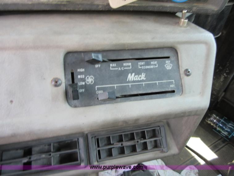 image for item I2023 1989 Mack RW713 crane truck