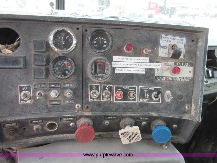 image for item I2023 1989 Mack RW713 crane truck