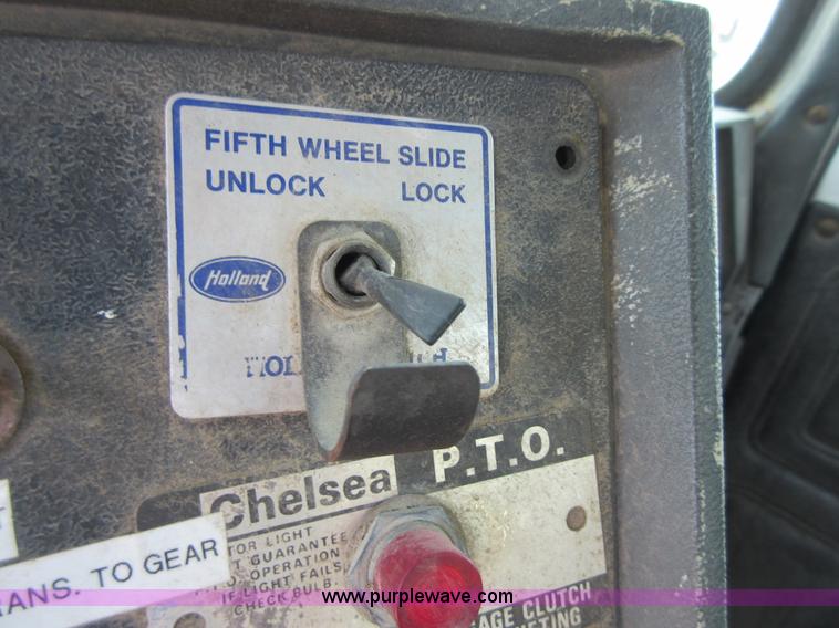 image for item I2023 1989 Mack RW713 crane truck