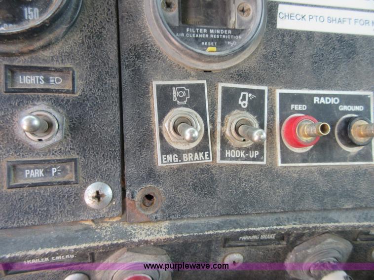 image for item I2023 1989 Mack RW713 crane truck