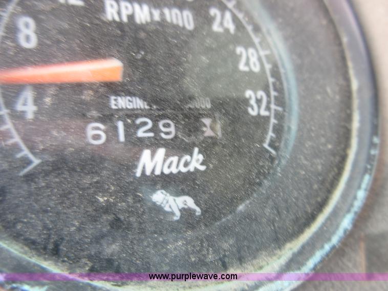 image for item I2023 1989 Mack RW713 crane truck