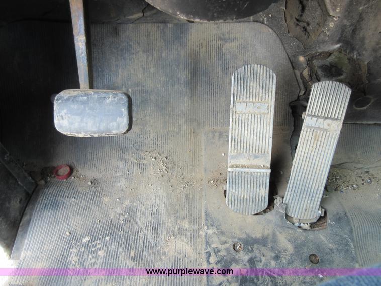 image for item I2023 1989 Mack RW713 crane truck