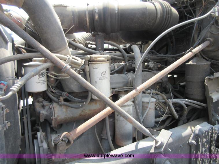 image for item I2023 1989 Mack RW713 crane truck