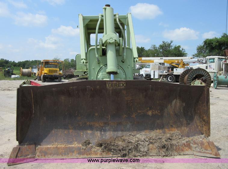 image for item I2024 Terex 82-40 dozer