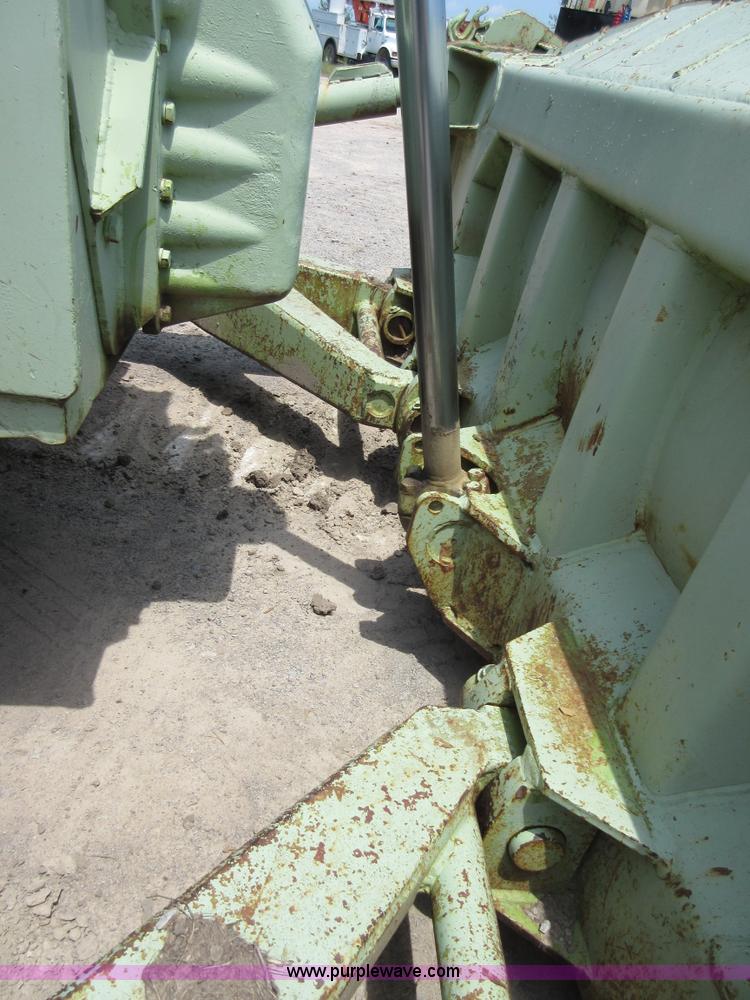 image for item I2024 Terex 82-40 dozer