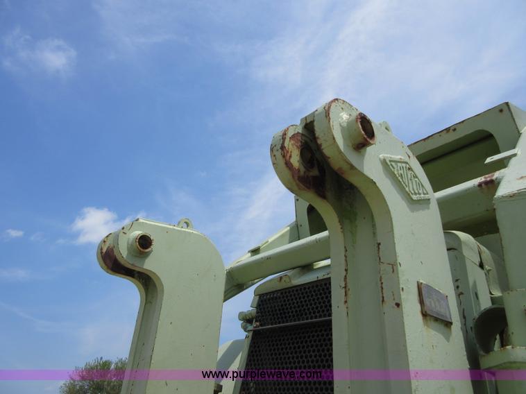 image for item I2024 Terex 82-40 dozer