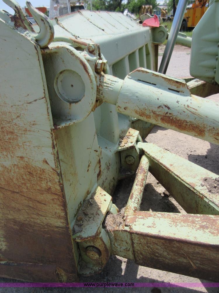 image for item I2024 Terex 82-40 dozer