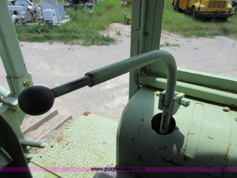 image for item I2024 Terex 82-40 dozer