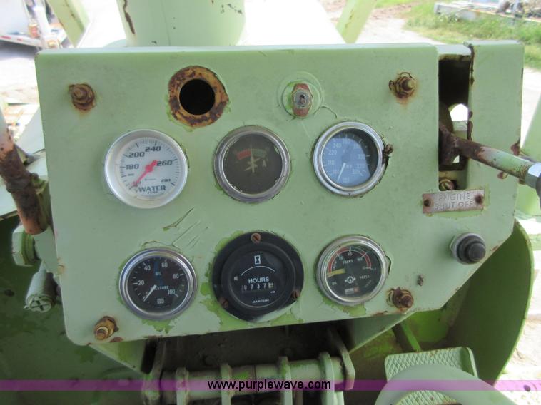 image for item I2024 Terex 82-40 dozer