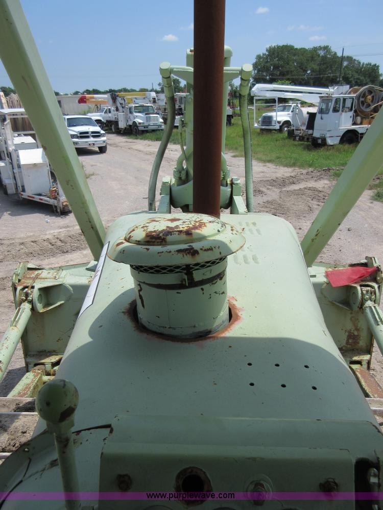 image for item I2024 Terex 82-40 dozer